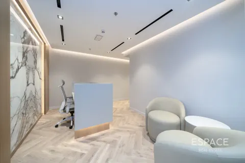 Office in Jumeirah Lake Towers, Dubai, UAE 117 sq.m. № 650154 - photo 11