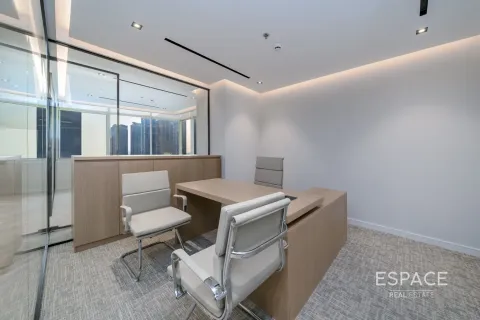 Office in Jumeirah Lake Towers, Dubai, UAE 117 sq.m. № 650154 - photo 8