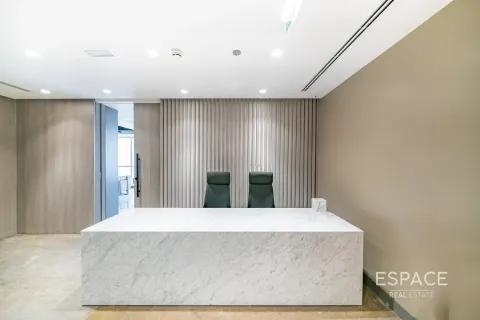 Office in Jumeirah Lake Towers, Dubai, UAE 134 sq.m. № 650152 - photo 1