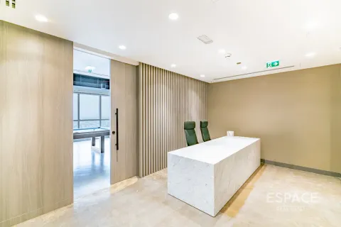Office in Jumeirah Lake Towers, Dubai, UAE 134 sq.m. № 650152 - photo 8