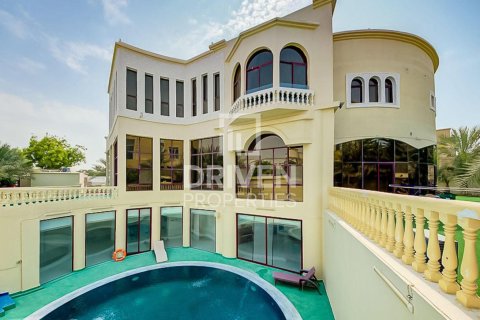 Villa in Emirates Hills, Dubai, VAE 1723.72 vr.m. nr 745372