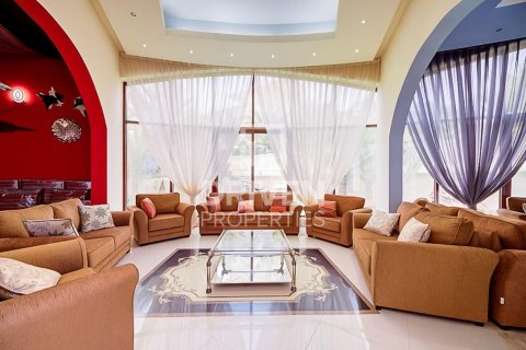 Вилла Emirates Hills, Дубай, БАӘ-да 1723.72 м² № 745372 - фото 26