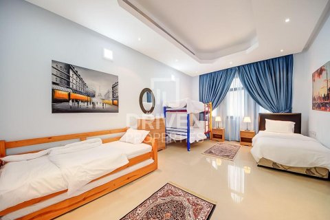 Вилла Emirates Hills, Дубай, БАӘ-да 1723.72 м² № 745372 - фото 15