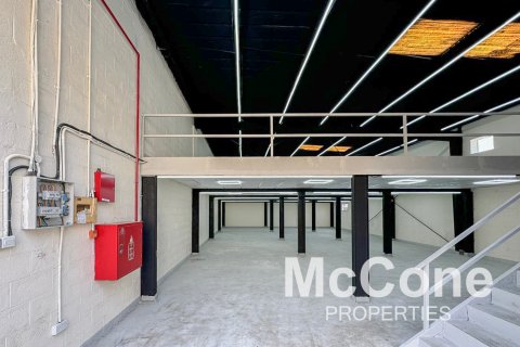 Magazinë në Ras Al Khor, Dubai, Emiratet e Bashkuara Arabe 349.69 m2. № 587430 - Foto 1