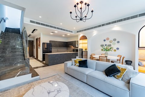 Townhouse in Dubai, UAE 4 bedrooms, 201 sq.m. № 758455 - photo 7
