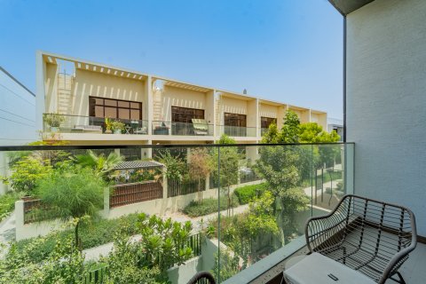 Townhouse in Dubai, UAE 4 bedrooms, 201 sq.m. № 758455 - photo 2