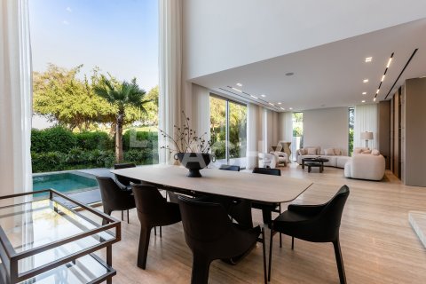 Vila v Jumeirah Islands, Dubai, SAE 5 spální, 585 m2 č. 766077