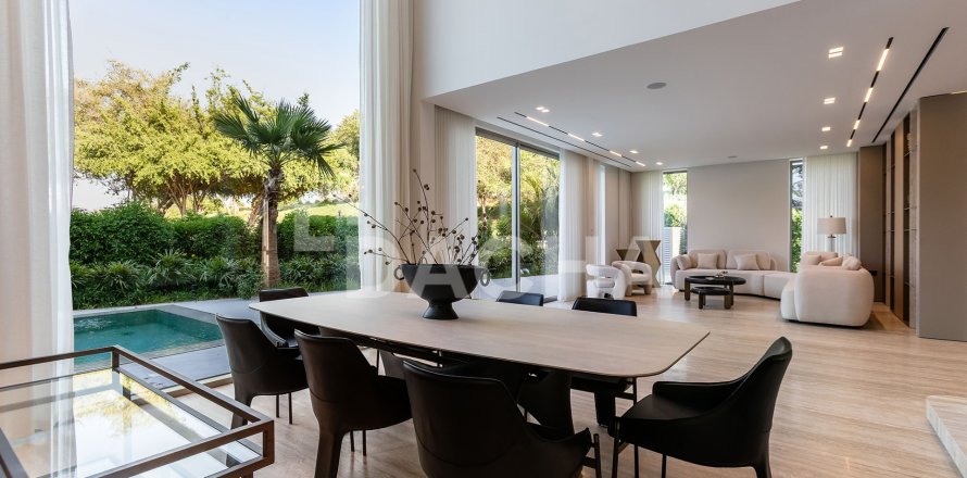 Villa em Jumeirah Islands, Dubai, EAU 5 quartos, 585 m2 № 766077