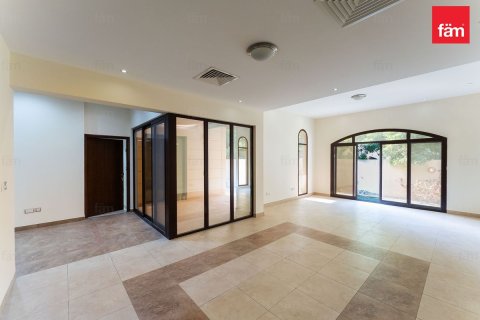 Townhouse in Dubai, UAE 4 bedrooms, 309.4 sq.m. № 691260 - photo 13