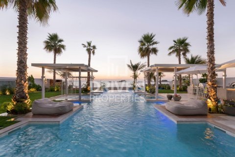 Villa à Jumeirah, Dubai, EAU: 5 chambres, 1603 m2 № 682597
