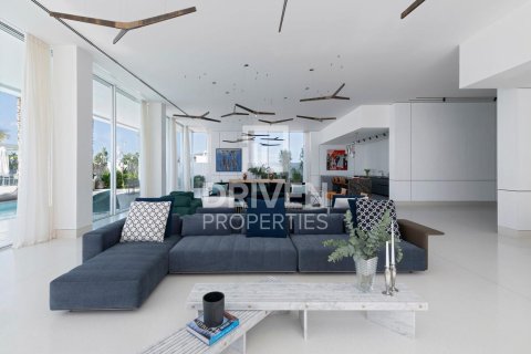 Villa à vendre à  Jumeirah, Dubai, EAU 5 chambres, 1603 m2 № 682597 - photo 3