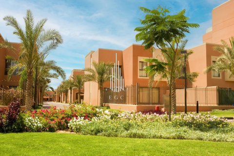Villa in Abu Dhabi Gate City, UAE 4 bedrooms, 326.9 sq.m. № 557656 - photo 13