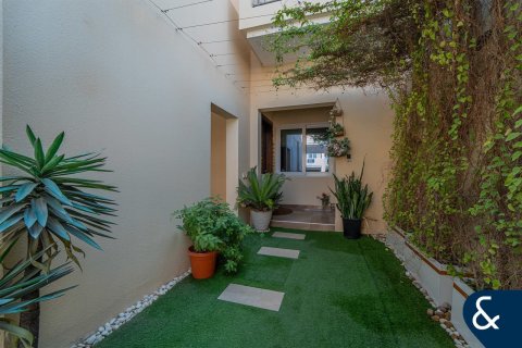 Dubai Sports City, Dubai, UAE의 판매용 타운하우스 침실 4개, 247제곱미터 번호 685084 - 사진 14