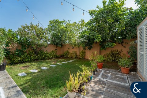 Dubai Sports City, Dubai, UAE의 판매용 타운하우스 침실 4개, 247제곱미터 번호 685084 - 사진 15