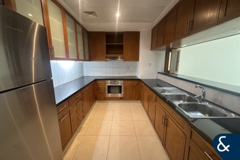 Apartemen di TRAVO di The Views, Dubai, UEA 3 kamar tidur, 140 m2 nomor 685362 - foto 3