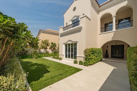 Városi lakóépület itt: Dubai, EAE, 6 hálószoba, 666 m², azonosító: 696287