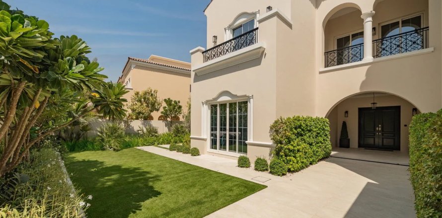 Városi lakóépület itt: Dubai, EAE, 6 hálószoba, 666 m², azonosító: 696287