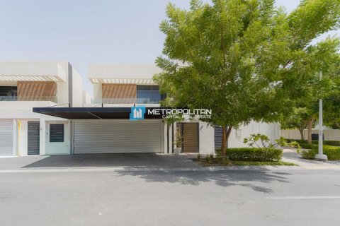 Villa on the Yas Island, Abu Dhabi, UAE 5 bedrooms, 670.5 sq.m. № 632102 - photo 1
