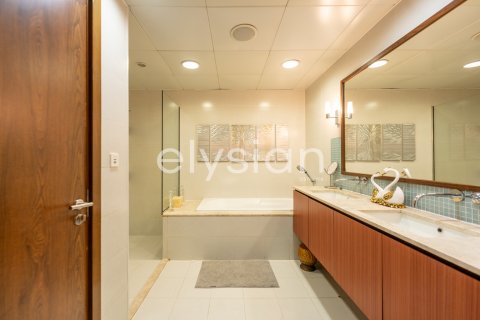 Apartemen di Palm Jumeirah, Dubai, UEA 1 kamar tidur, 175 m2 nomor 600302 - foto 13