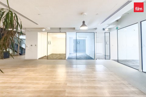 Business Bay, Dubai, UAE의 판매용 사무실 3656.2제곱미터 번호 597907 - 사진 8