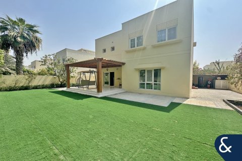 Villa till försäljning i Meadows, Dubai, UAE 4 sovrum, 337 kvm Nr. 671021 - fotografi 1