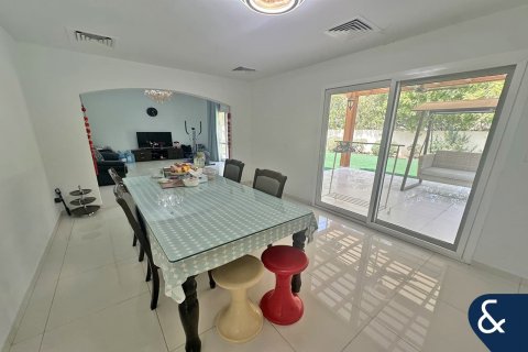 Villa till försäljning i Meadows, Dubai, UAE 4 sovrum, 337 kvm Nr. 671021 - fotografi 2
