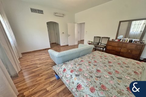 Villa till försäljning i Meadows, Dubai, UAE 4 sovrum, 337 kvm Nr. 671021 - fotografi 15