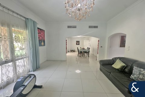 Villa till försäljning i Meadows, Dubai, UAE 4 sovrum, 337 kvm Nr. 671021 - fotografi 4