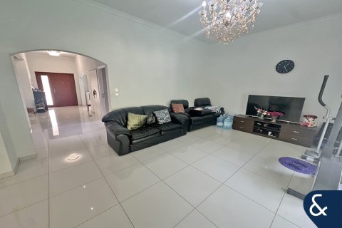 Villa till försäljning i Meadows, Dubai, UAE 4 sovrum, 337 kvm Nr. 671021 - fotografi 3