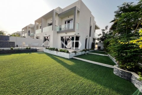 Vilë në Yas Island, Abu Dhabi, Emiratet e Bashkuara Arabe 3 dhoma gjumi, 461.2 m2. № 555533 - Foto 1