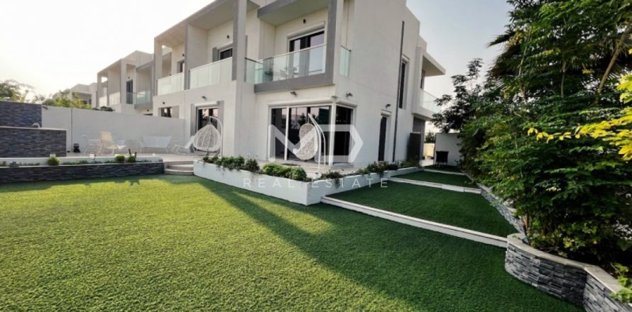 Vilë në Yas Island, Abu Dhabi, Emiratet e Bashkuara Arabe 3 dhoma gjumi, 461.2 m2. № 555533