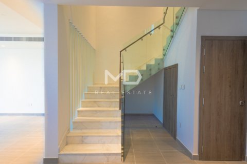 Vilë në Yas Island, Abu Dhabi, Emiratet e Bashkuara Arabe 3 dhoma gjumi, 461.2 m2. № 555533 - Foto 17