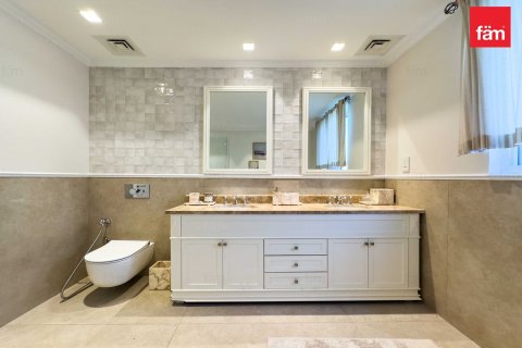 Shtëpi në qytet në Dubai, Emiratet e Bashkuara Arabe 3 dhoma gjumi, 326.6 m2. № 645826 - Foto 4
