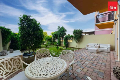 Shtëpi në qytet në Dubai, Emiratet e Bashkuara Arabe 3 dhoma gjumi, 326.6 m2. № 645826 - Foto 25