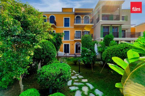 Shtëpi në qytet në Dubai, Emiratet e Bashkuara Arabe 3 dhoma gjumi, 326.6 m2. № 645826 - Foto 19