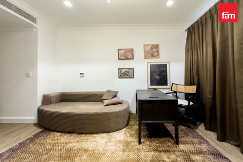 Shtëpi në qytet në Dubai, Emiratet e Bashkuara Arabe 3 dhoma gjumi, 326.6 m2. № 645826 - Foto 12