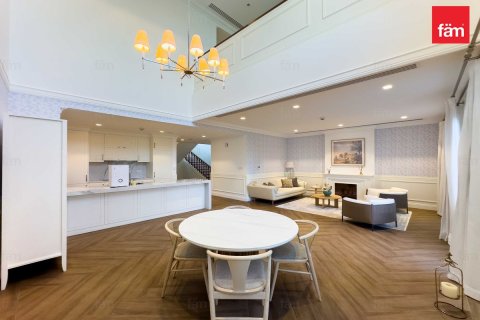 Shtëpi në qytet në Dubai, Emiratet e Bashkuara Arabe 3 dhoma gjumi, 326.6 m2. № 645826 - Foto 17