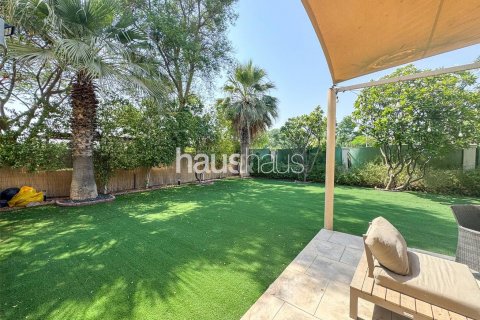Vila di Dubai Investment Park, UAE 5 bilik tidur, 577 meter persegi № 625402 - foto 1