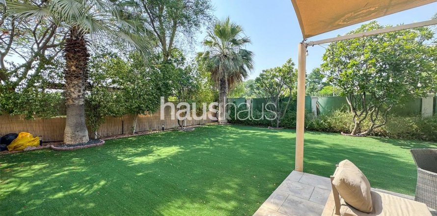 Vila di Dubai Investment Park, UAE 5 bilik tidur, 577 meter persegi № 625402
