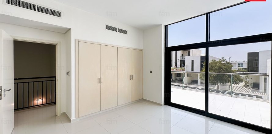 Villa asukohaga Dubai, AÜE: 3 magamistoaga, 175 m² Nr 760546