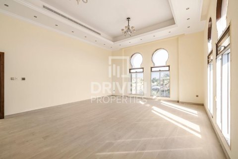 Vila di Al Quoz, Dubai, UAE 7 bilik tidur, 1114.84 meter persegi № 757266 - foto 7