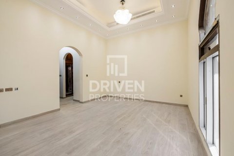 Vila di Al Quoz, Dubai, UAE 7 bilik tidur, 1114.84 meter persegi № 757266 - foto 20