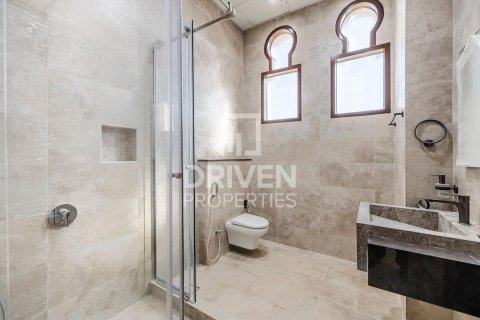 Vila di Al Quoz, Dubai, UAE 7 bilik tidur, 1114.84 meter persegi № 757266 - foto 30