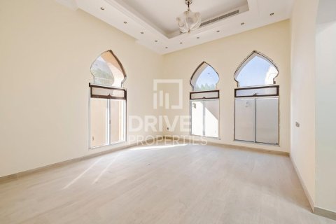 Vila di Al Quoz, Dubai, UAE 7 bilik tidur, 1114.84 meter persegi № 757266 - foto 5