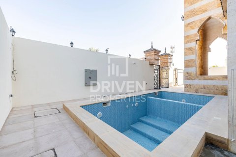 Vila di Al Quoz, Dubai, UAE 7 bilik tidur, 1114.84 meter persegi № 757266 - foto 12