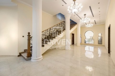 Vila di Al Quoz, Dubai, UAE 7 bilik tidur, 1114.84 meter persegi № 757266 - foto 13