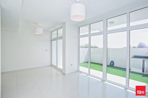 טאונהאוס למכירה ב Dubai, איחוד האמירויות 3 חדרי שינה, 112.2 מ"ר, מספר 687241 - תמונה 2