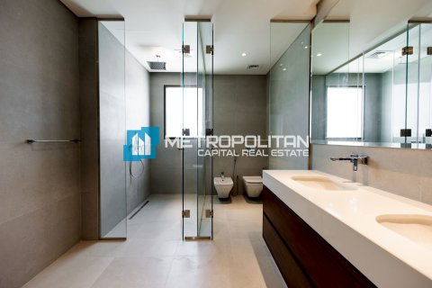Villa en venta en Abu Dhabi, EAU 6 dormitorios, 2030 m2 № 695828 - foto 20