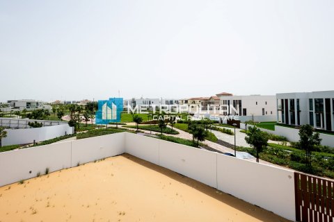 Villa en venta en Abu Dhabi, EAU 6 dormitorios, 2030 m2 № 695828 - foto 5