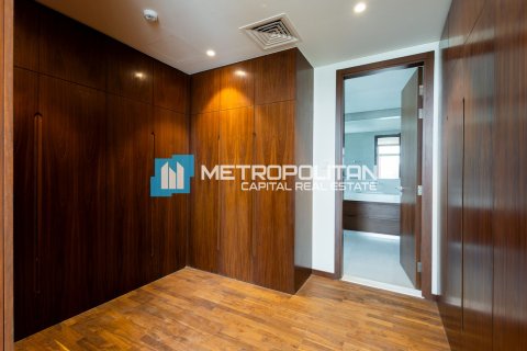 Villa en venta en Abu Dhabi, EAU 6 dormitorios, 2030 m2 № 695828 - foto 15